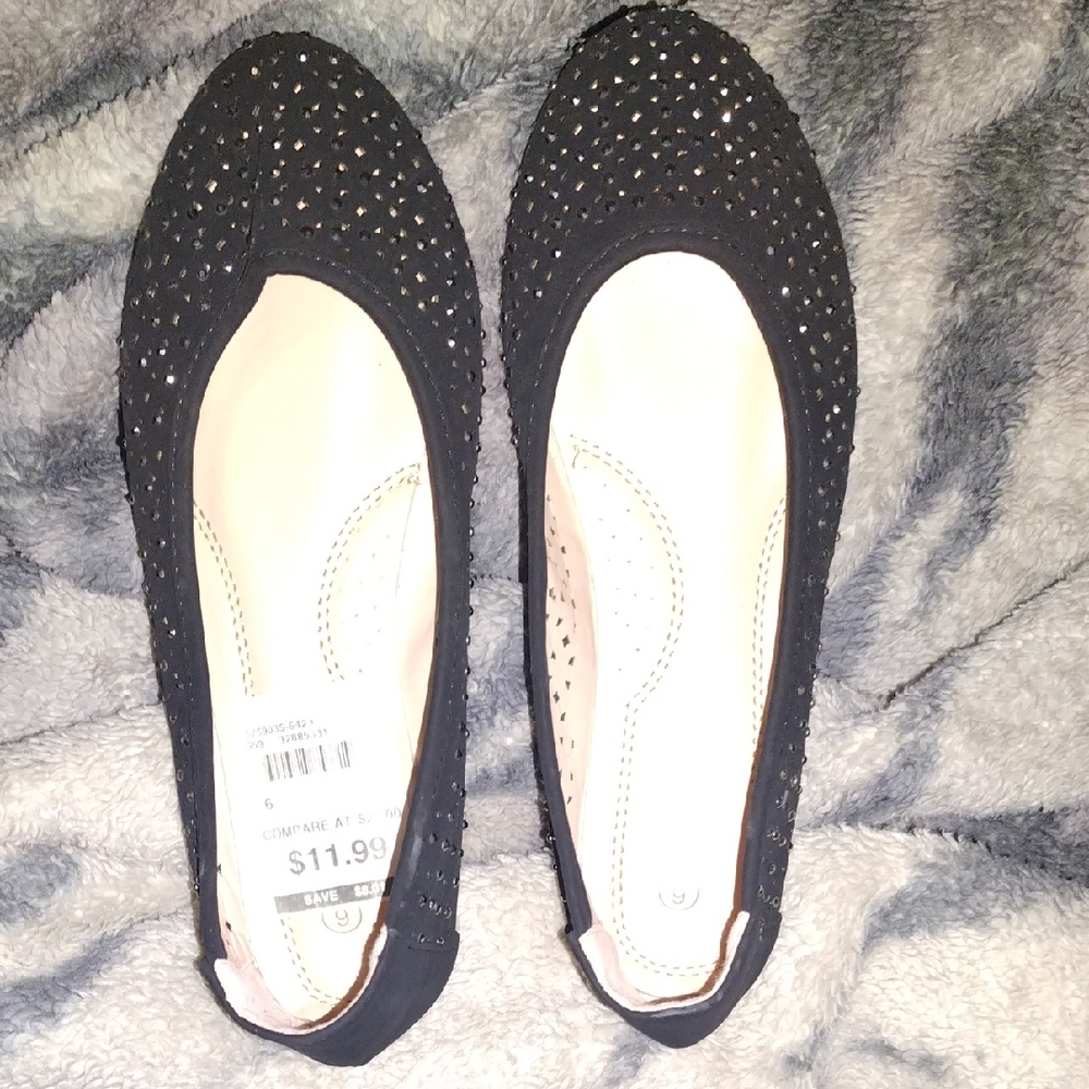 Elegant Black Studded Forever Comfort Size 6 Women's Flats